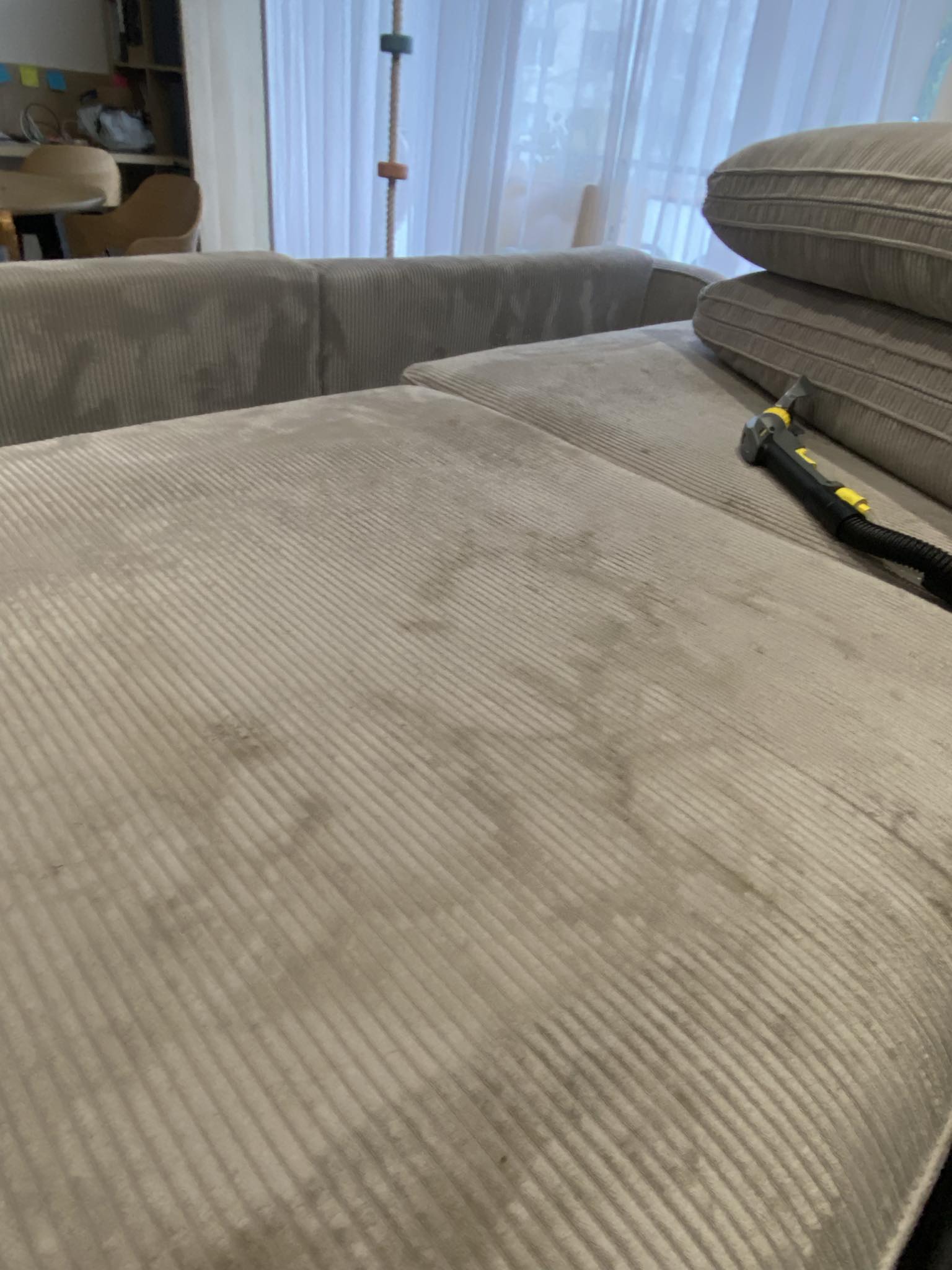 gauč v prešove pred tepovaním